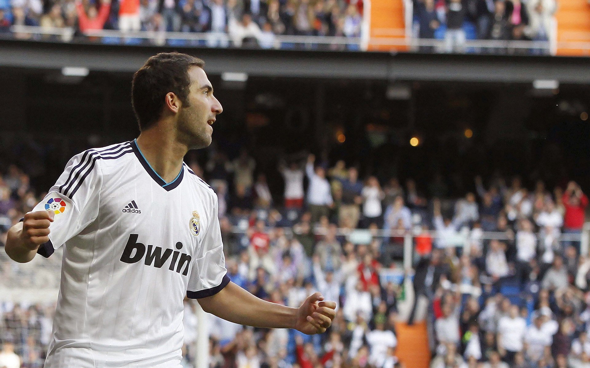 “法甲追逐战：多队争夺首位，战况激烈”，法甲的强队